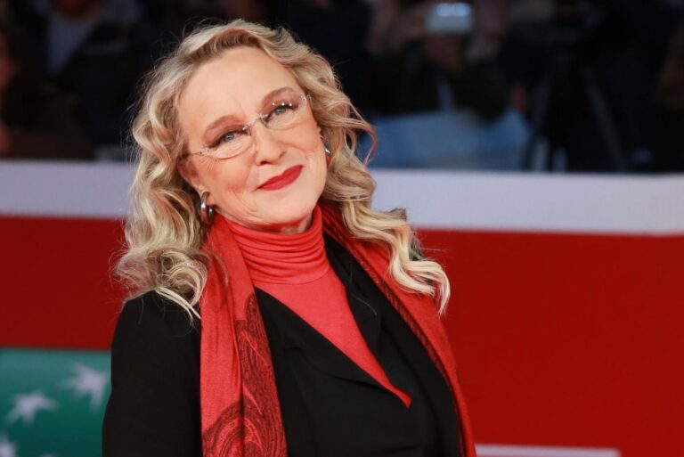 Addio a Eleonora Giorgi, l’attrice morta a 71 anni: le foto