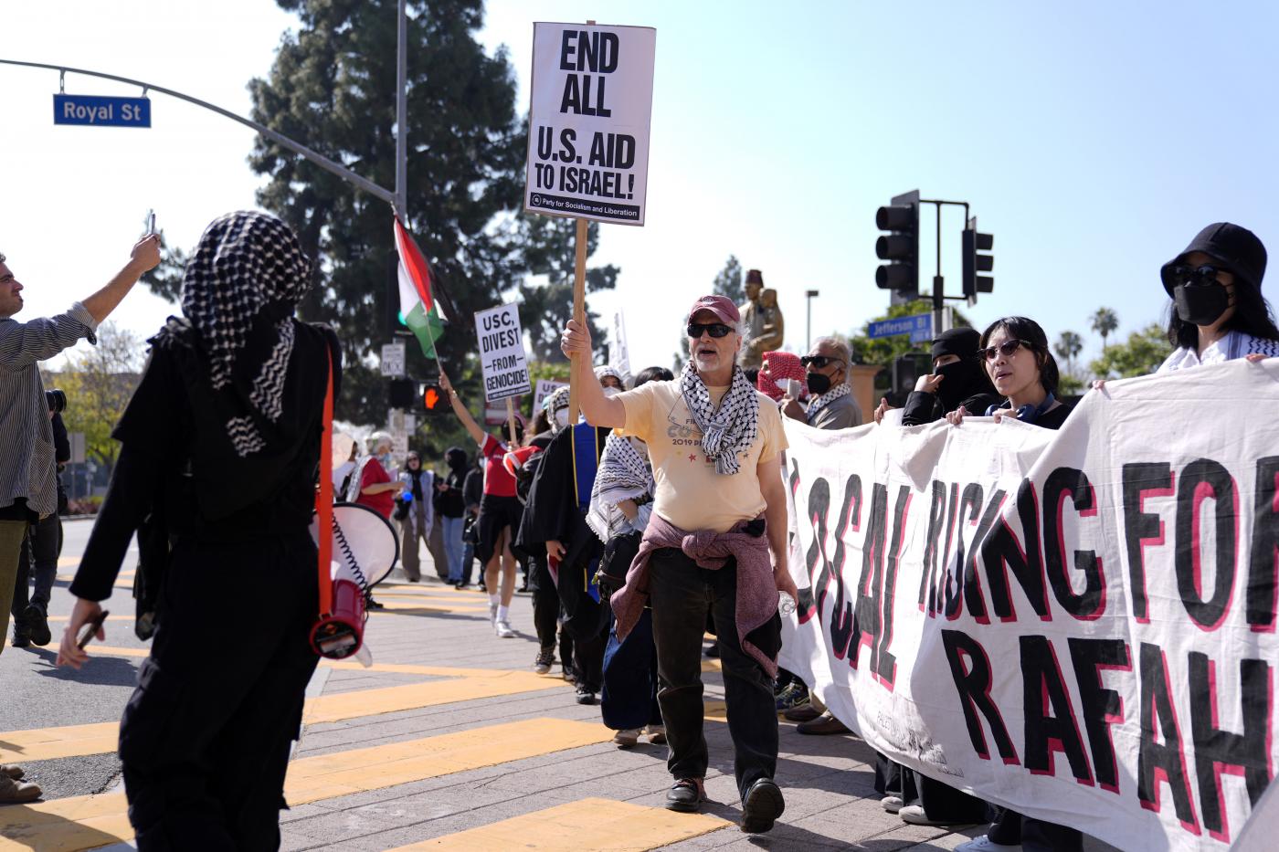 Usa, Trump promette stop a finanziamenti per scuole che permettono proteste illegali