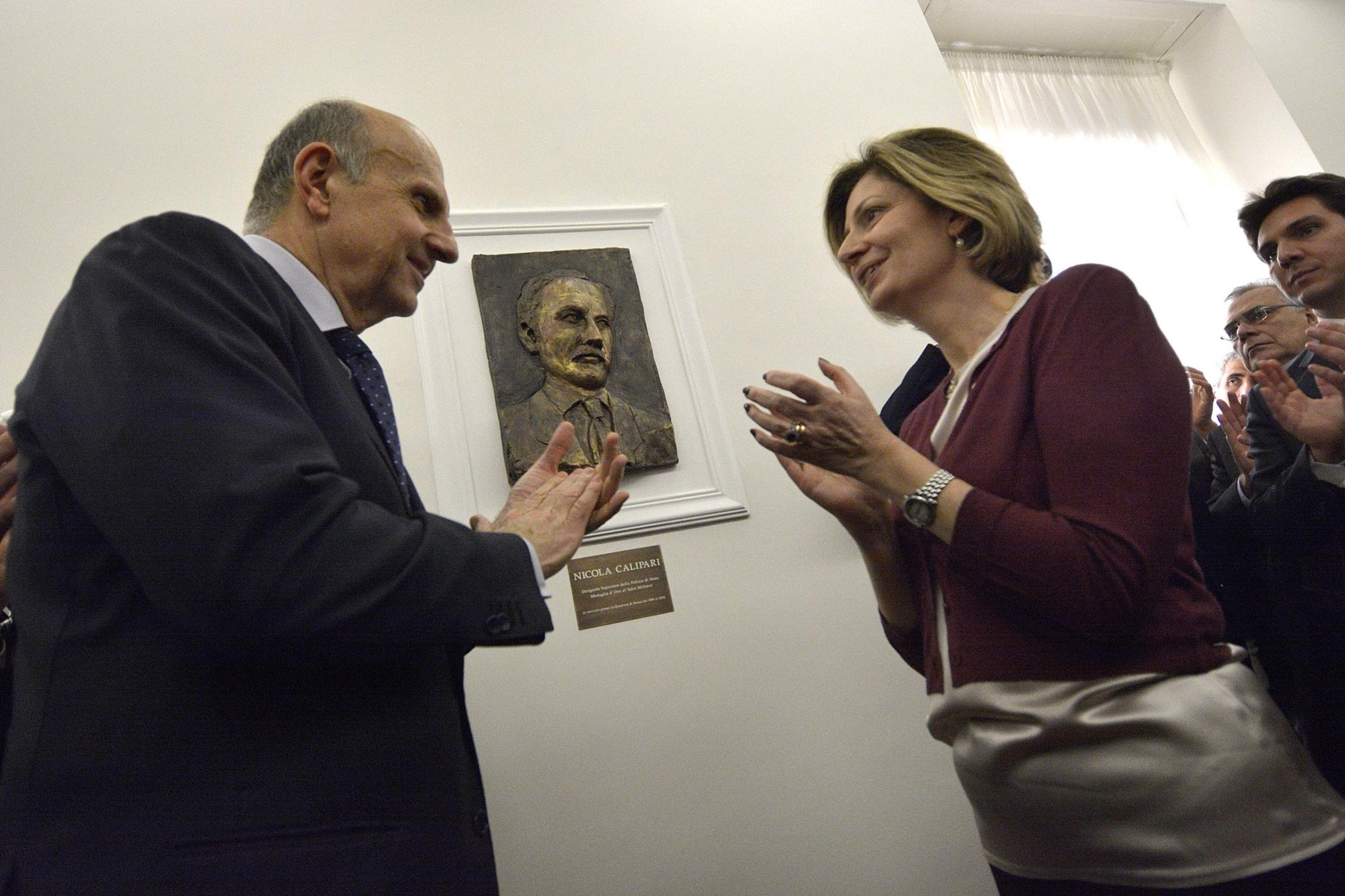 Vent’anni fa la morte di Nicola Calipari, Mattarella: “Eroe di generosità estrema”