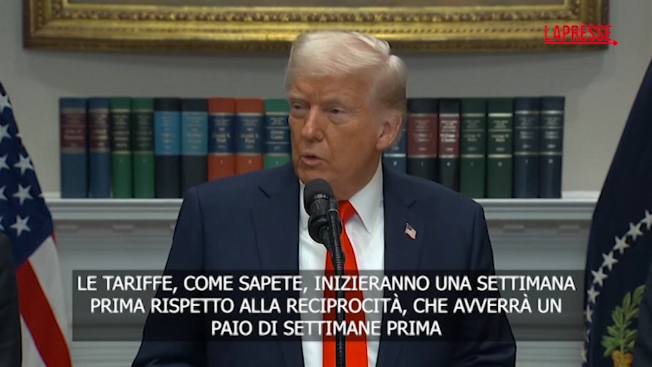 Dazi, Trump conferma: “Tariffe del 25% a Canada e Messico”