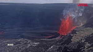 Hawaii, l’impressionante fontana di lava alta 60 metri del vulcano Kilauea