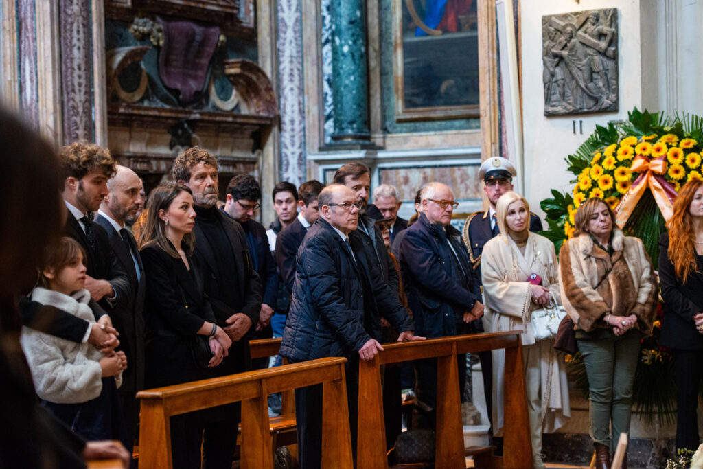 Galleria foto 'Funerali di Eleonora Giorgi a Roma: in chiesa Verdone e De Sica, la commozione dei figli' - foto 4