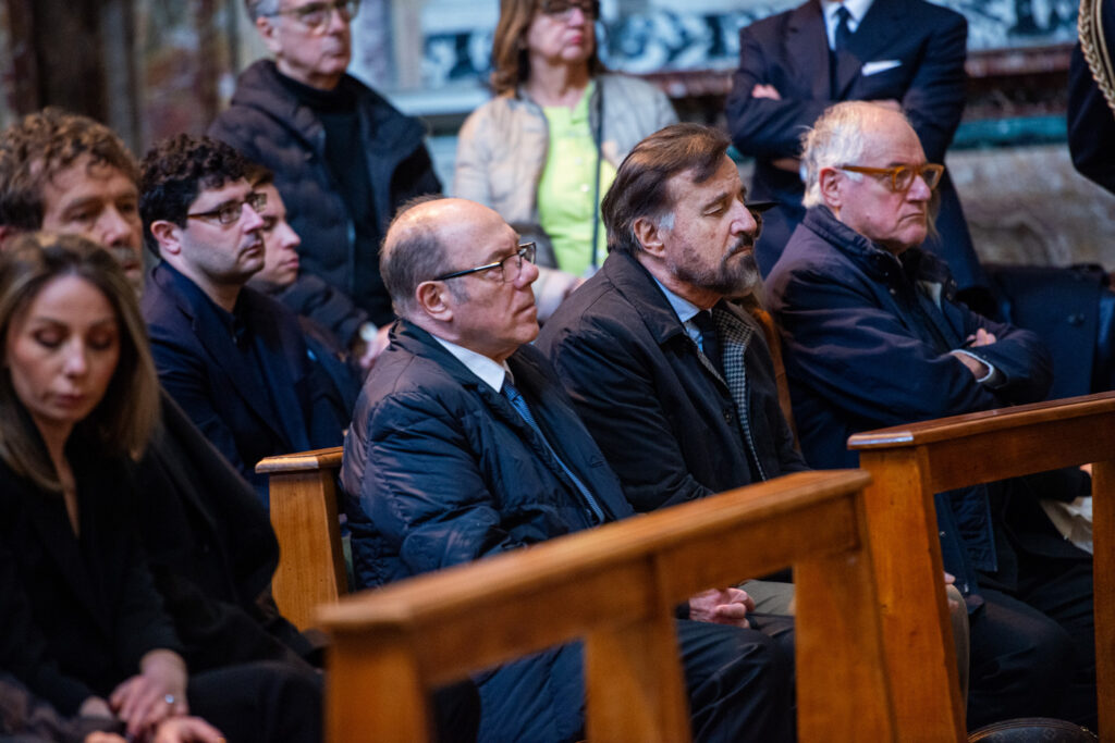 Galleria foto 'Funerali di Eleonora Giorgi a Roma: in chiesa Verdone e De Sica, la commozione dei figli' - foto 6