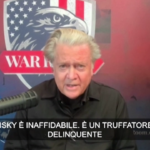 Steve Bannon attacca Zelensky: “È un truffatore”
