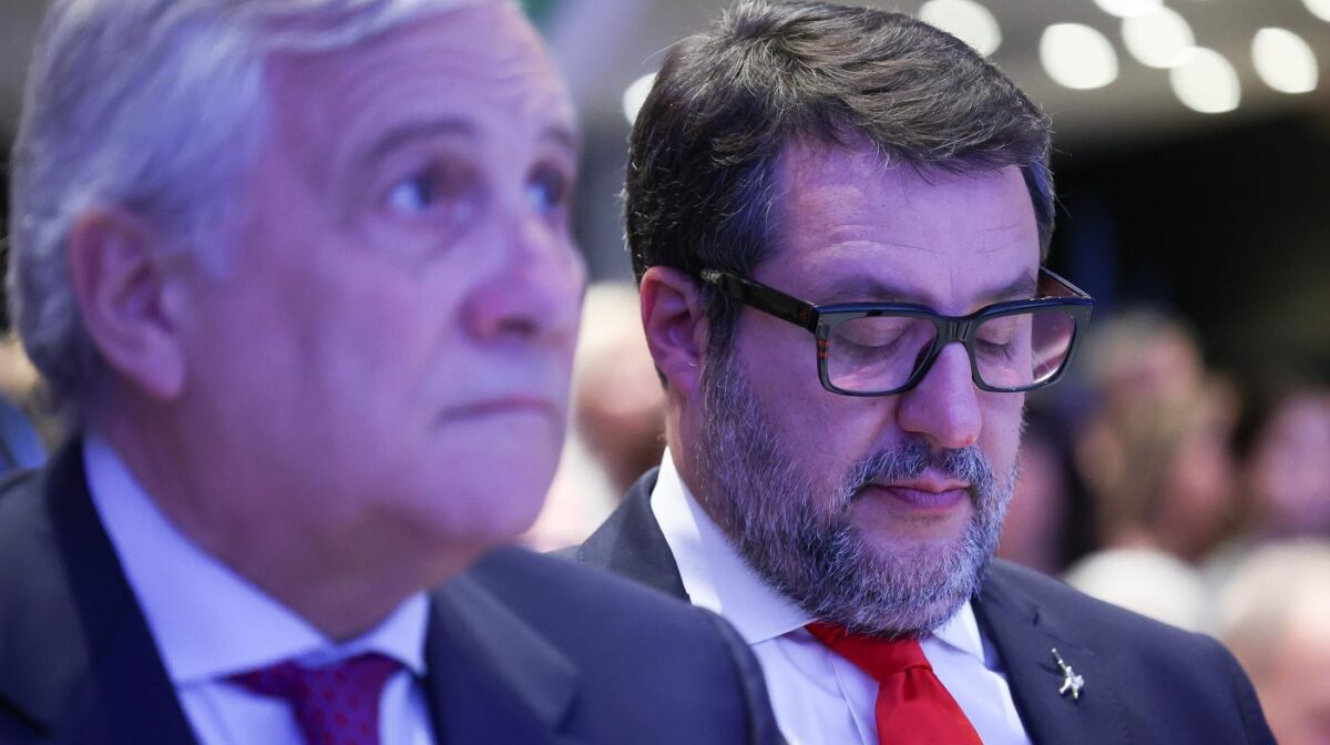 Ue, Salvini: “L’interesse nazionale non è fare debito per comprare armi” Ue, Salvini: “L’interesse nazionale non è fare debito per comprare armi”