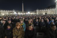 Preghiera in Pzza San Pietro per Papa Francesco