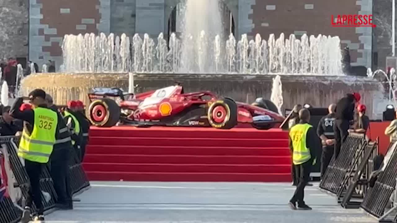 Le Ferrari fanno impazzire Milano: “Un sogno vedere Hamilton in Rosso”