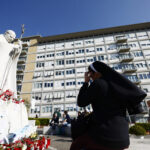 Papa Francesco, Santa Sede: “Notte tranquilla, prosegue terapie”
