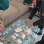 Palermo, trasforma casa in centro produzione cocaina e crack: arrestato