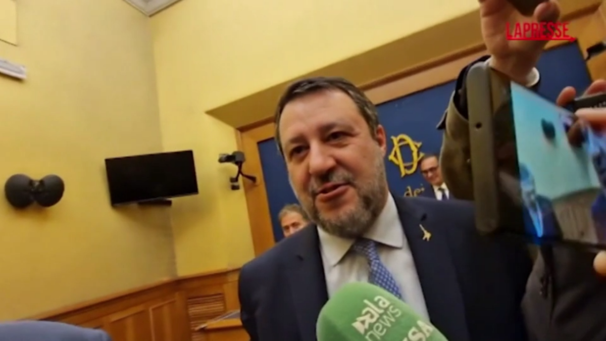 VIDEO Salvini: “Macron? Non metto futuro mio figlio nelle mani delle sue testate nucleari” VIDEO Salvini: “Macron? Non metto futuro mio figlio nelle mani delle sue testate nucleari”