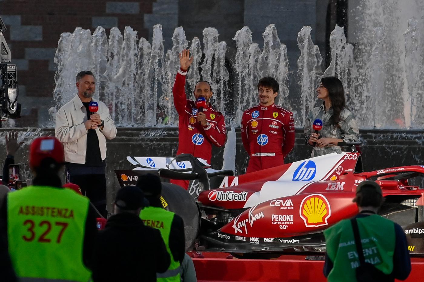 Ferrari, patto Leclerc-Hamilton: “Vinciamo il titolo e poi scriviamo una canzone” Ferrari, patto Leclerc-Hamilton: “Vinciamo il titolo e poi scriviamo una canzone”