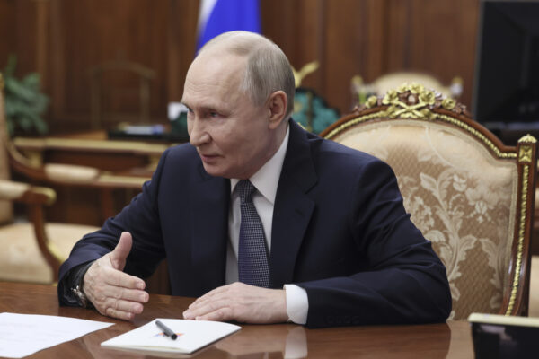 Ucraina, Lavrov paragona Macron a Hitler e Napoleone