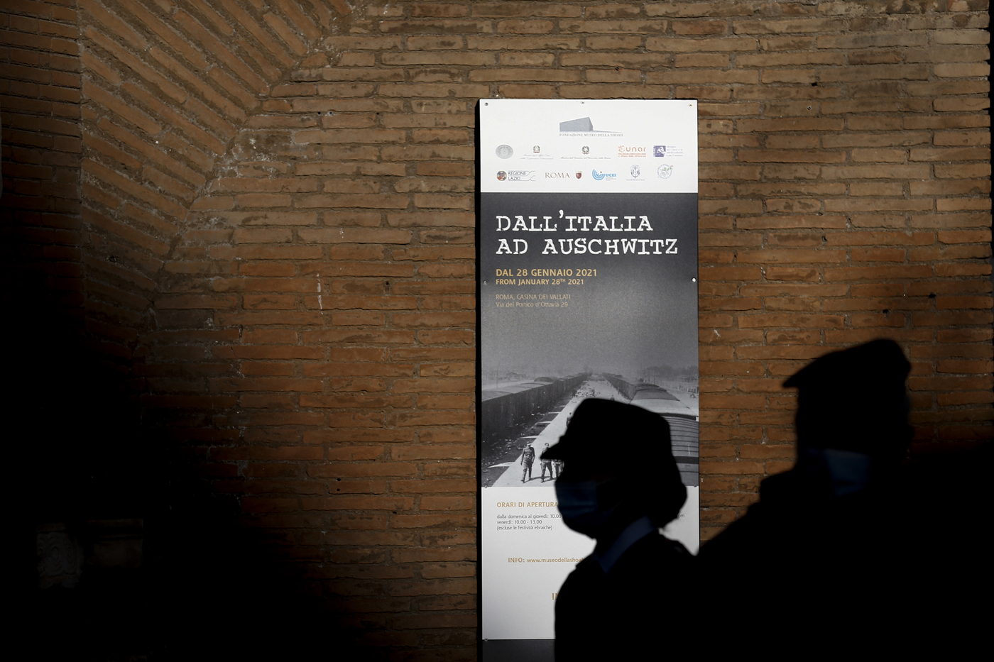 Roma, escrementi e volantini pro Palestina davanti a nuovo museo Shoah