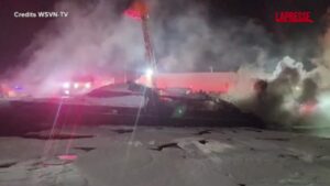 Miami, maxi incendio al porto: a fuoco tre yacht