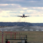 Usa, troppo vento all’aeroporto di Washington: aereo rinuncia ad atterraggio