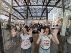 extinction rebellion milano tesla