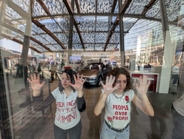 extinction rebellion milano tesla