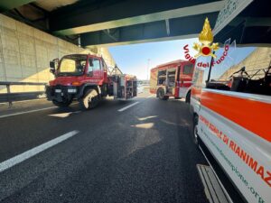 Cormano, bus con scolaresca di Ivrea si schianta contro tir sulla A4