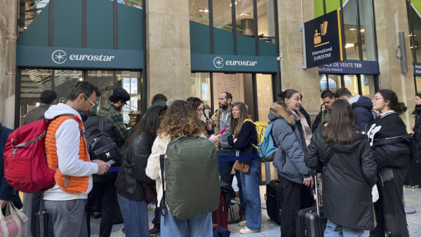 Parigi, disinnescata bomba inesplosa della Seconda Guerra mondiale nei pressi di Gare du Nord