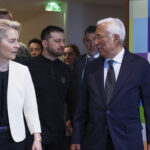 Ue, il Consiglio approva il piano per l’Ucraina senza Orban. Via libera a ReArm Europe, Cremlino: “Il progetto è contro la Russia”