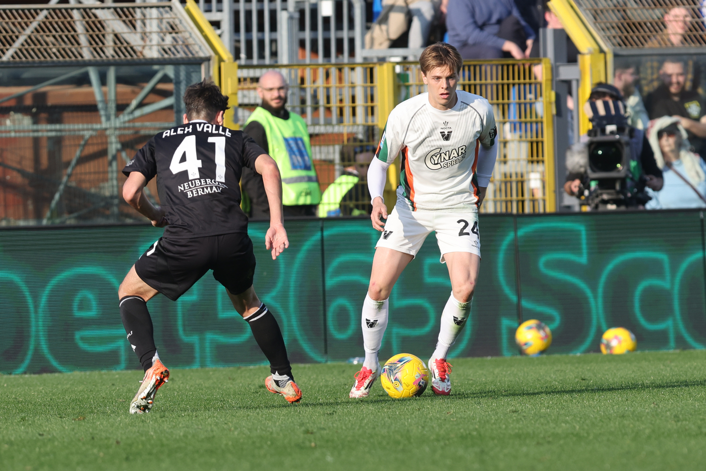 Como-Venezia, 1-1 Gytkjaer replica a Ikoné