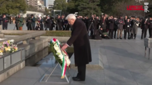 Giappone, Mattarella a Hiroshima depone una corona di fiori per le vittime del 6 agosto 1945