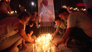 Papa Francesco, veglia di preghiera nel centro di Buenos Aires