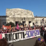 8 Marzo, migliaia in corteo a Milano: “Ddl Femminicidio? Speriamo non finisca come il codice rosso”
