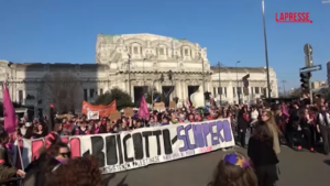 8 Marzo, migliaia in corteo a Milano: “Ddl Femminicidio? Speriamo non finisca come il codice rosso”