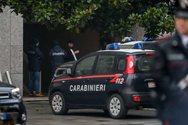 Un'auto dei Carabinieri in una foto d'archivio. A Trapani una donna è morta dopo essere stata aggredita da un cane, in corso le indagini dei militari dell'Arma