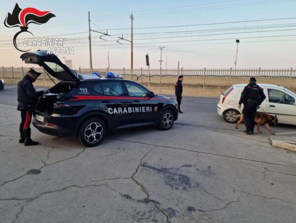 Operazione dei Carabinieri a Falconara Marittima (Ancona)