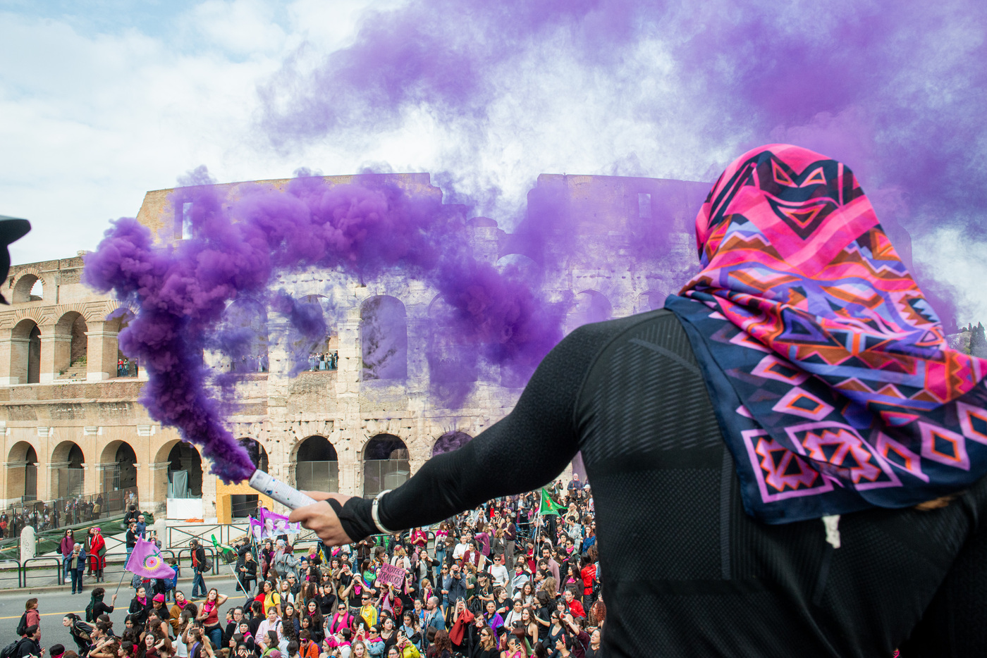 8 marzo, in migliaia in piazza da Roma a Milano: “Parità, sicurezza e pace”