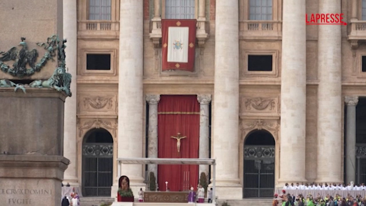 Papa Francesco ricoverato mentre continuano le celebrazioni per il Giubileo