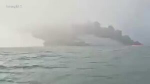 Regno Unito, scontro tra petroliera e nave cargo: le immagini del disastro nel Mare del Nord