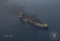 La petroliera Sounion in fiamme nel Mar Rosso