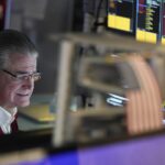 Wall Street affonda, male Tesla e Nasdaq