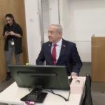 Israele, Netanyahu arriva in tribunale