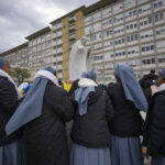Papa Francesco, le condizioni di salute. La Santa Sede: “Continua la fisioterapia respiratoria”