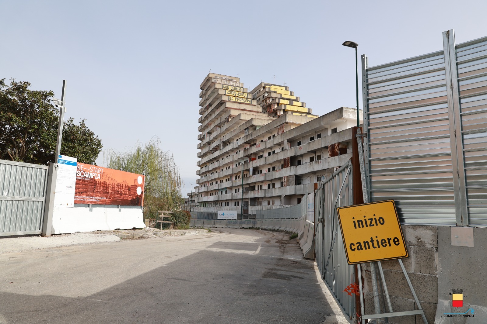 Napoli, al via la demolizione della Vela Gialla di Scampia