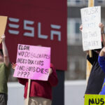 Tesla giù a Wall Street, Trump: “Comprerò un’auto per sostenere Musk”