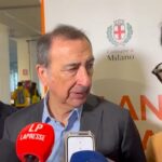 Milano, Sala su scontro in Consiglio per inchiesta urbanistica: “Scene da Ventennio fascista”