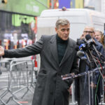 George Clooney cambia look, abbandona il brizzolato per il castano