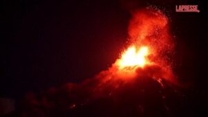 Guatemala, erutta il Volcan del Fuego: a rischio 30mila persone