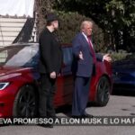 Usa, il presidente Donald Trump acquista una Tesla
