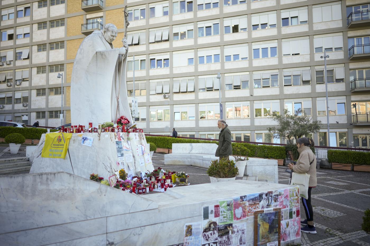 Papa Francesco, 27esimo giorno di ricovero al Gemelli: “Notte tranquilla”