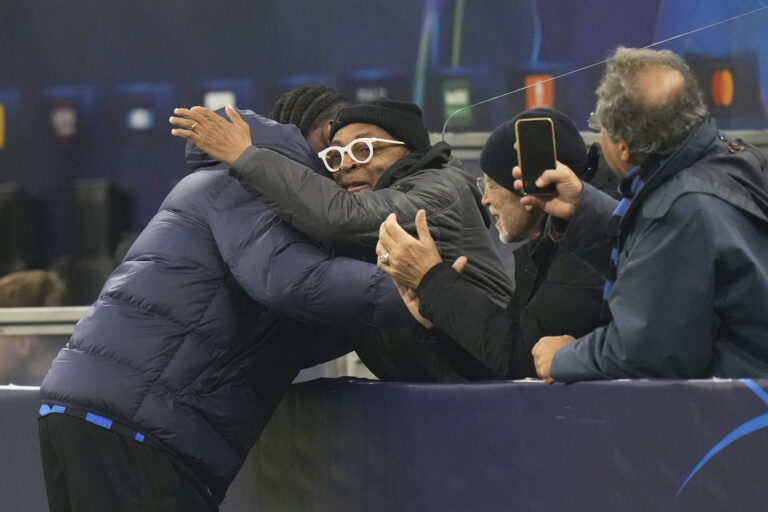 Spike Lee a San Siro per vedere Inter-Feyenoord: le foto