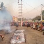 In Myanmar i devoti indù camminano sui carboni ardenti