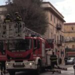 Terremoto Campi Flegrei, a Bagnoli vigili del fuoco al lavoro per mettere in sicurezza edifici lesionati
