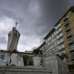 Papa Francesco, recupero “lento” e nessun bollettino: “Dimissioni non imminenti”