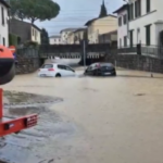 Maltempo a Firenze, esonda il Rimaggio: strade come fiumi a Sesto Fiorentino